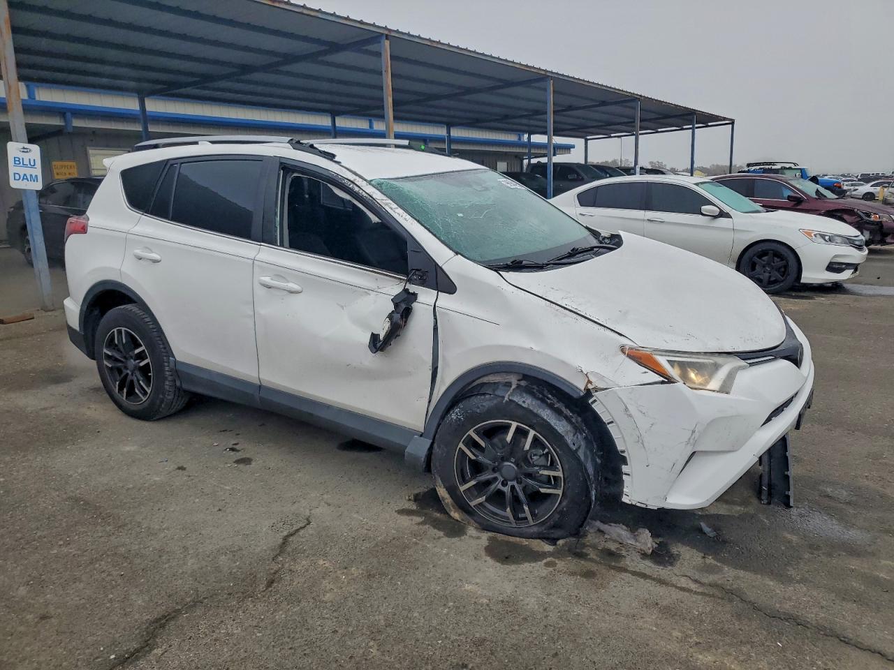 2017 TOYOTA RAV4 LE photo 4