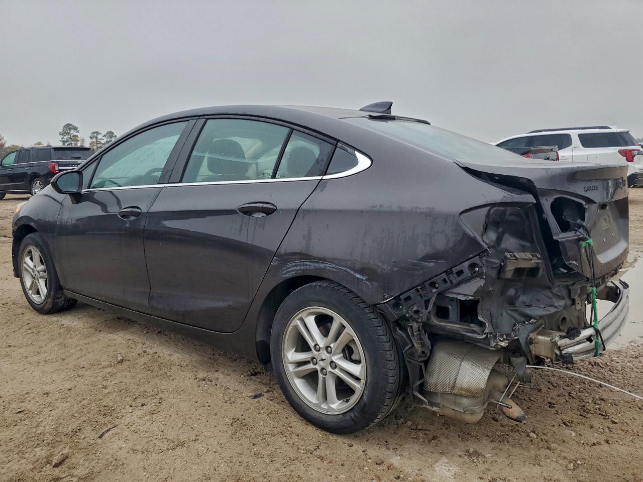2017 CHEVROLET CRUZE LT photo 2