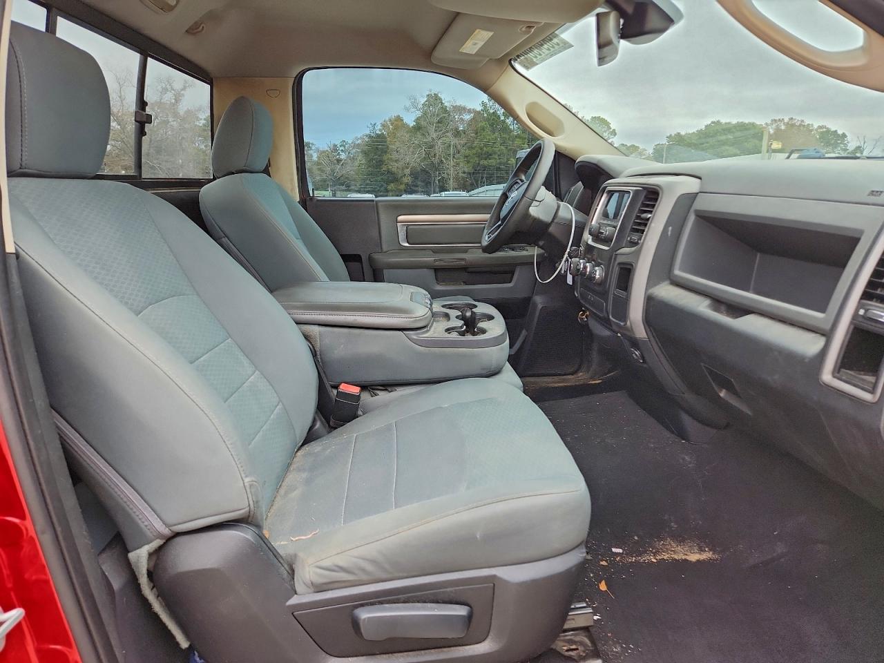2016 RAM 1500 ST photo 10