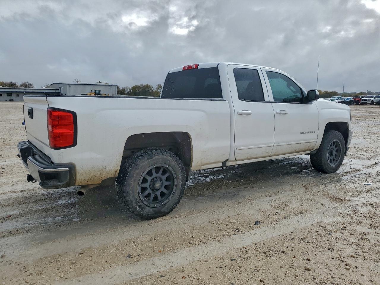2016 CHEVROLET SILVERADO K1500 LT photo 3