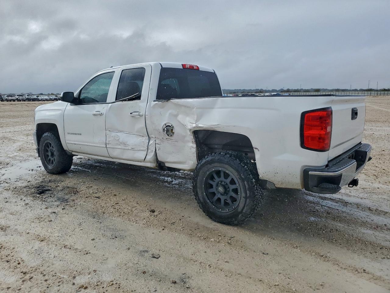 2016 CHEVROLET SILVERADO K1500 LT photo 2
