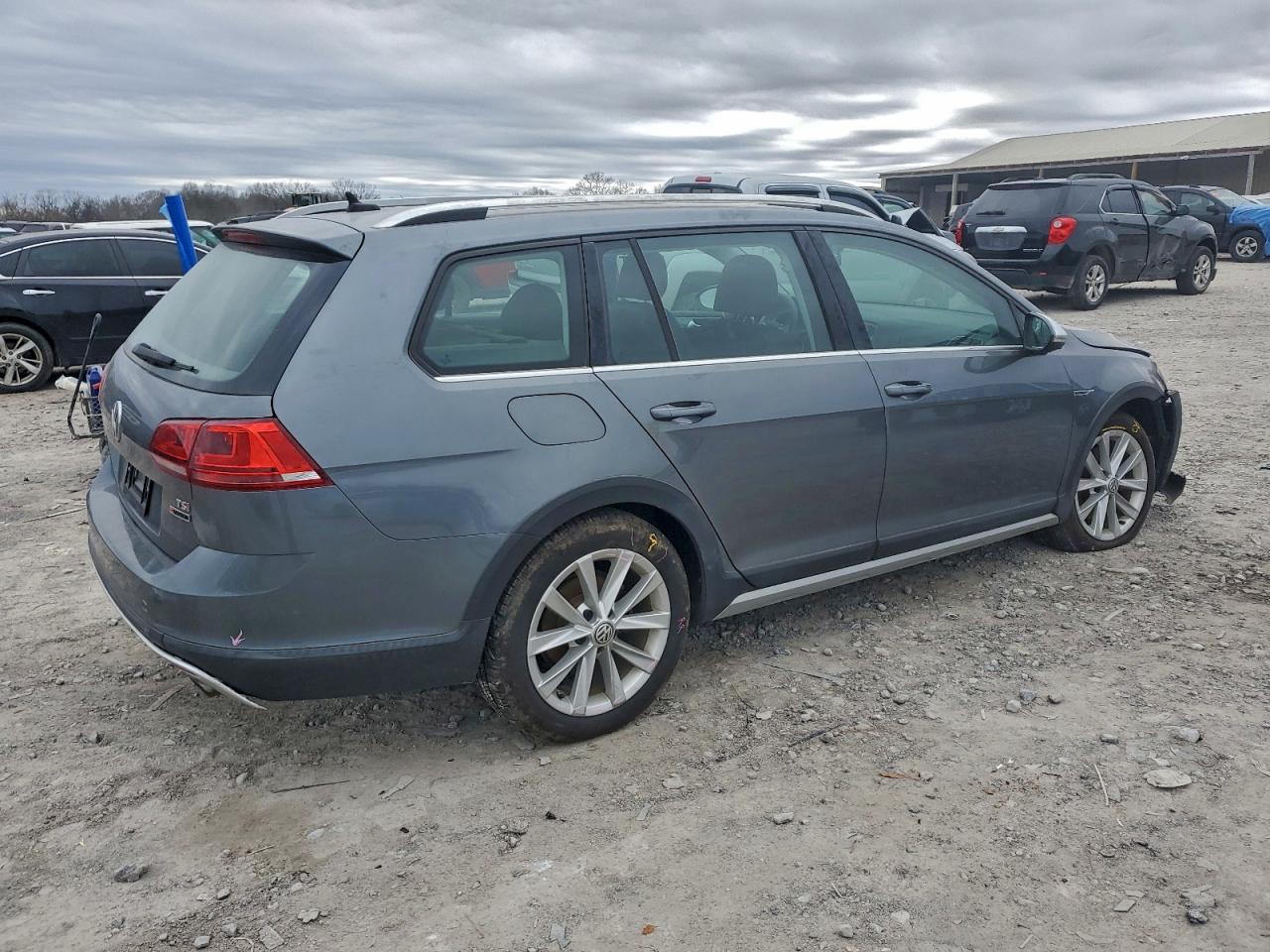 2017 VOLKSWAGEN GOLF ALLTRACK S photo 3