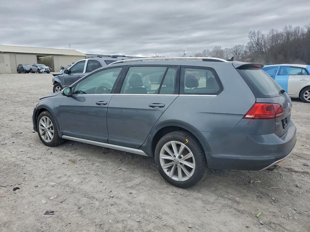 2017 VOLKSWAGEN GOLF ALLTRACK S photo 2