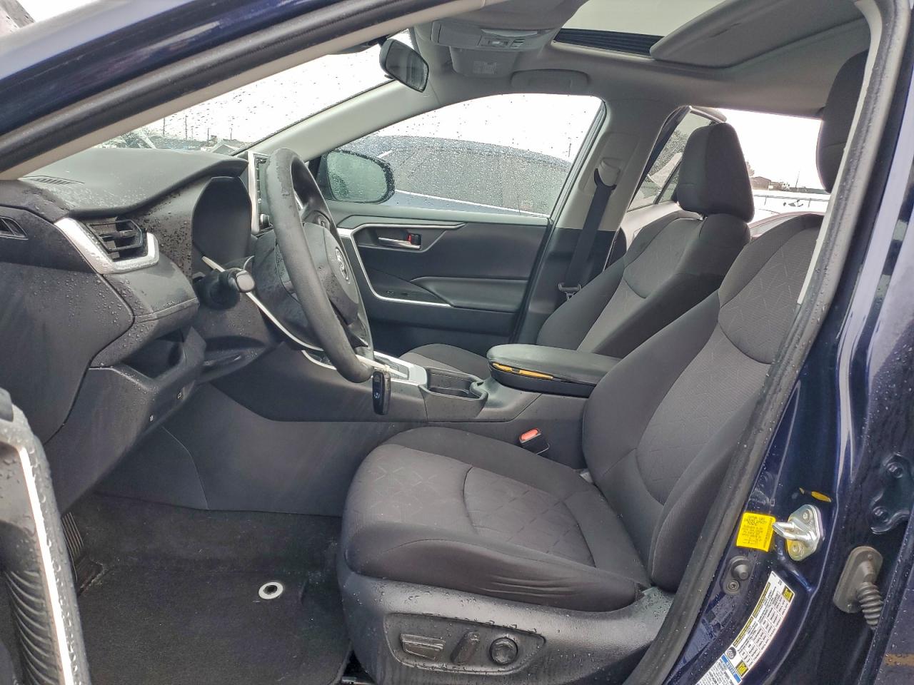 2019 TOYOTA RAV4 XLE photo 13