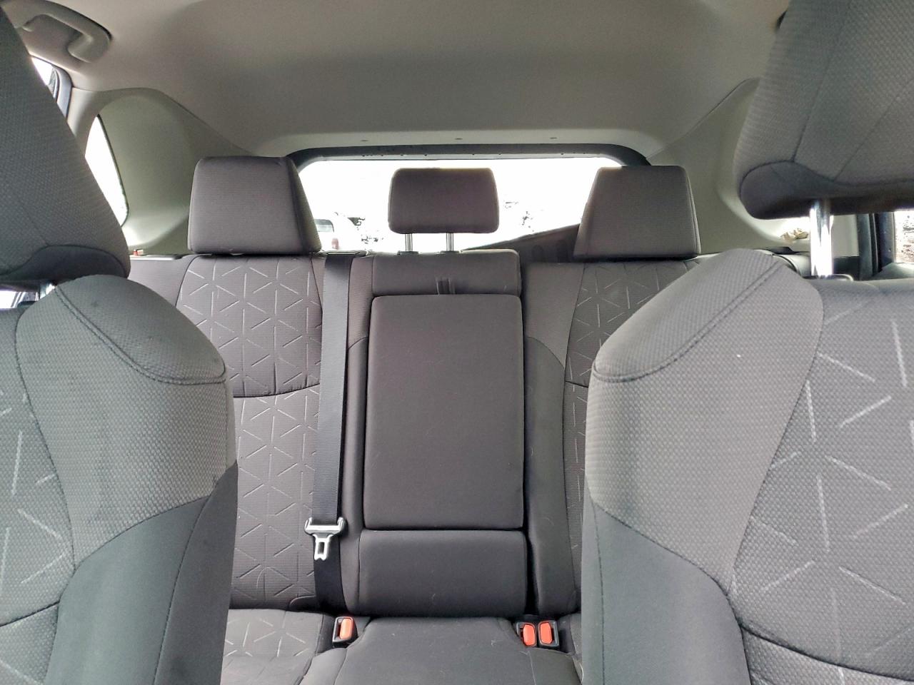 2019 TOYOTA RAV4 XLE photo 19