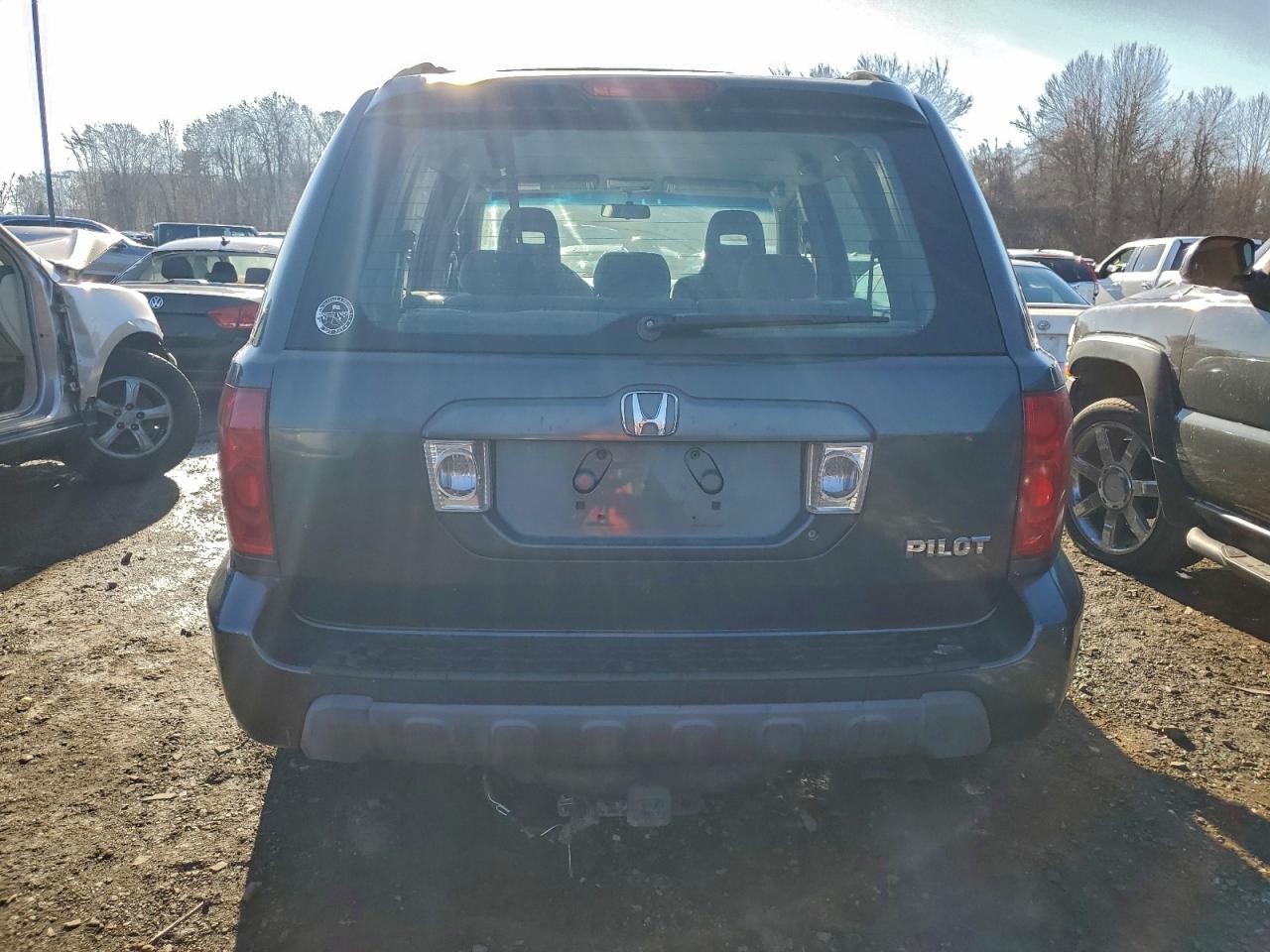 2004 HONDA PILOT LX photo 16