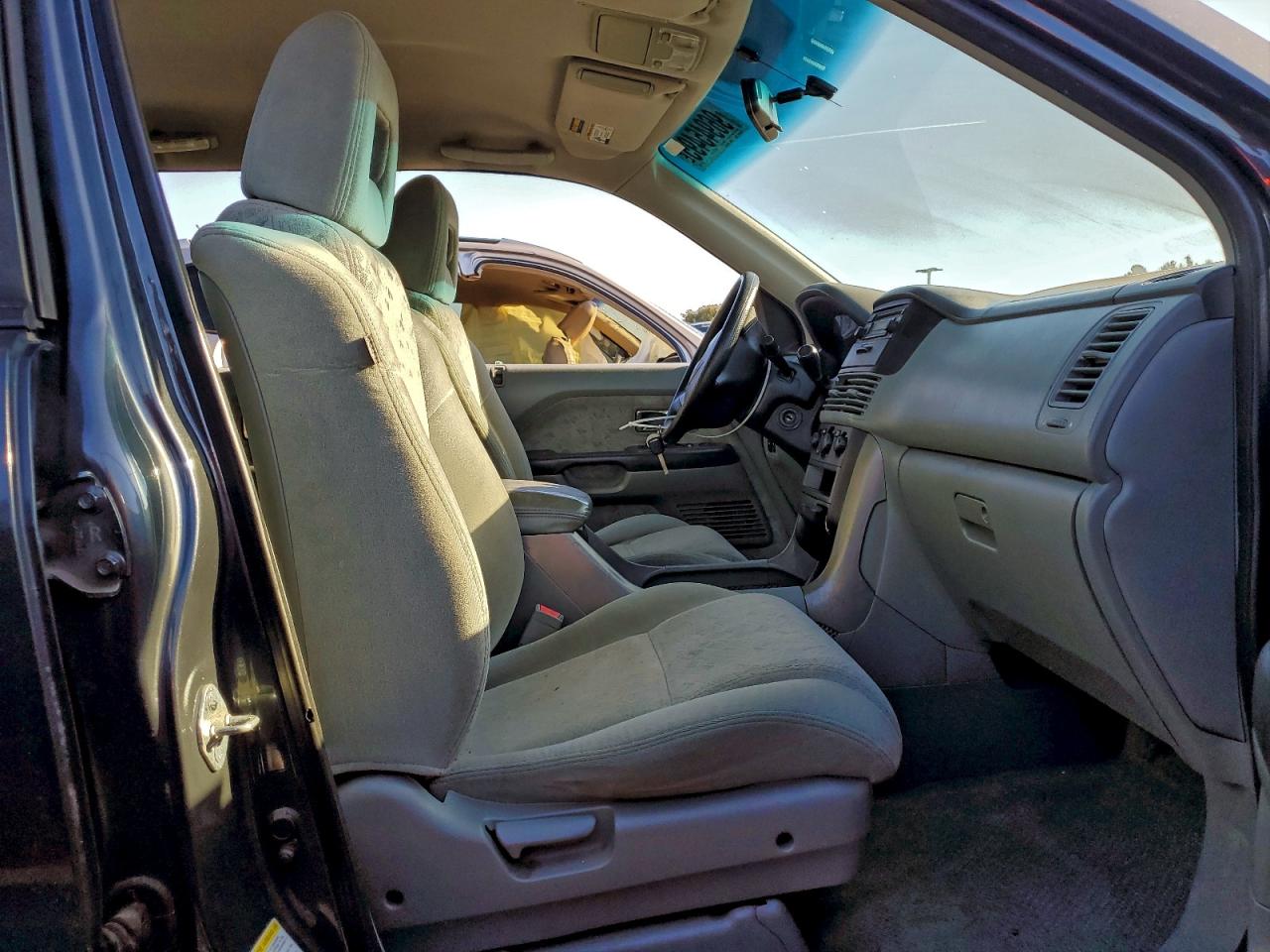 2004 HONDA PILOT LX photo 19