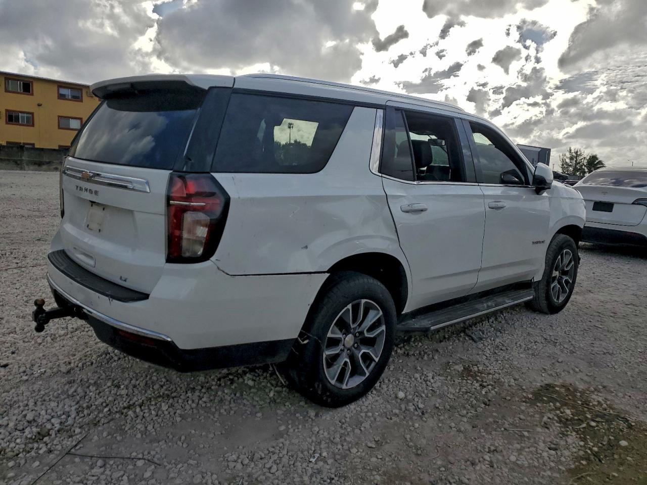 2021 CHEVROLET TAHOE C1500 LT photo 3
