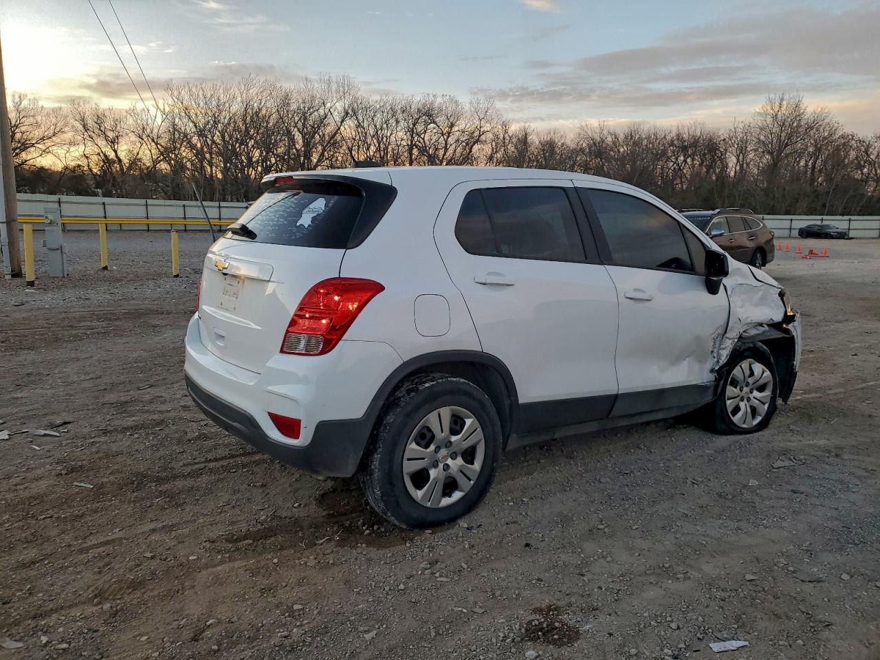 2018 CHEVROLET TRAX LS photo 3