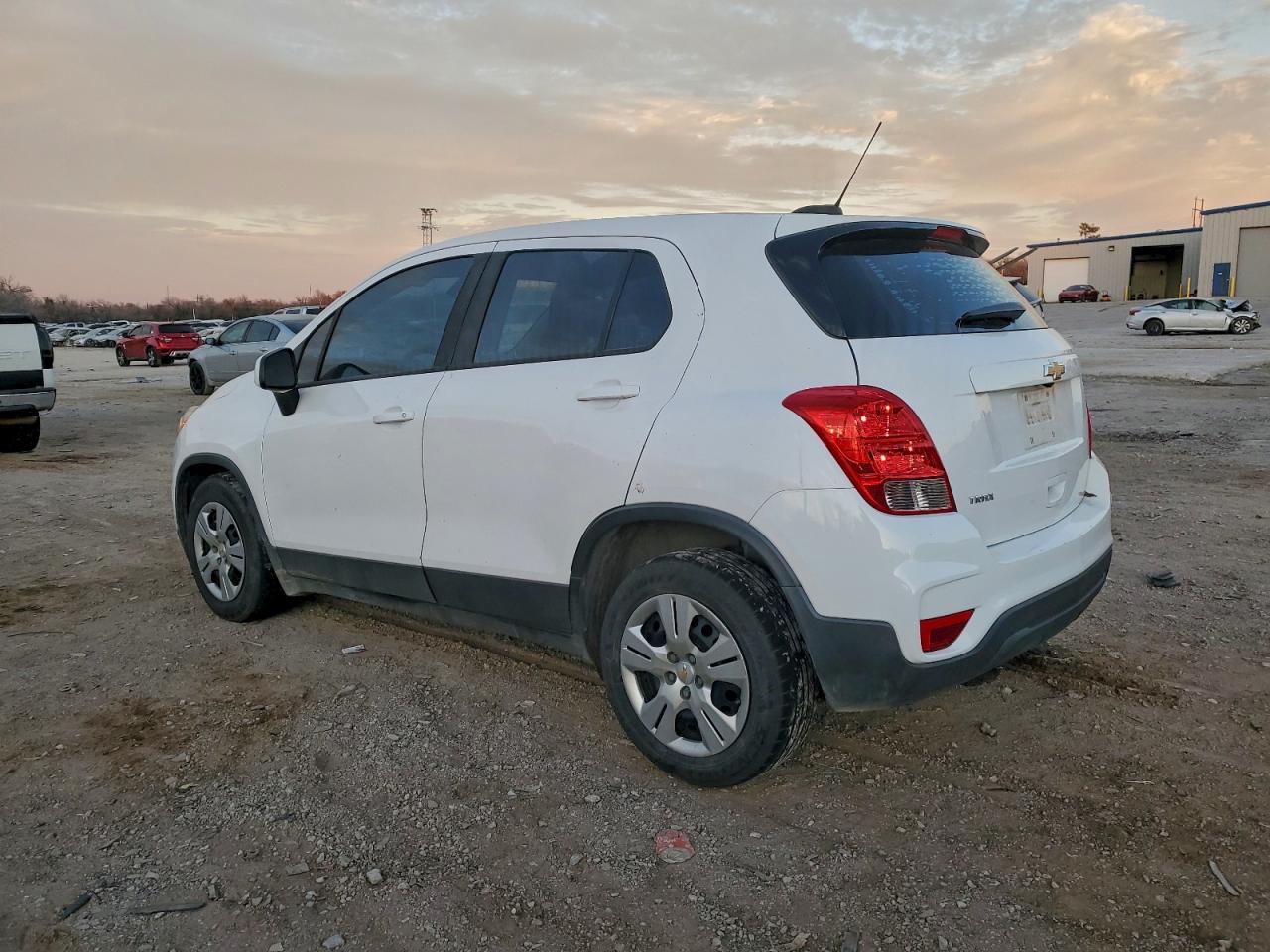2018 CHEVROLET TRAX LS photo 2