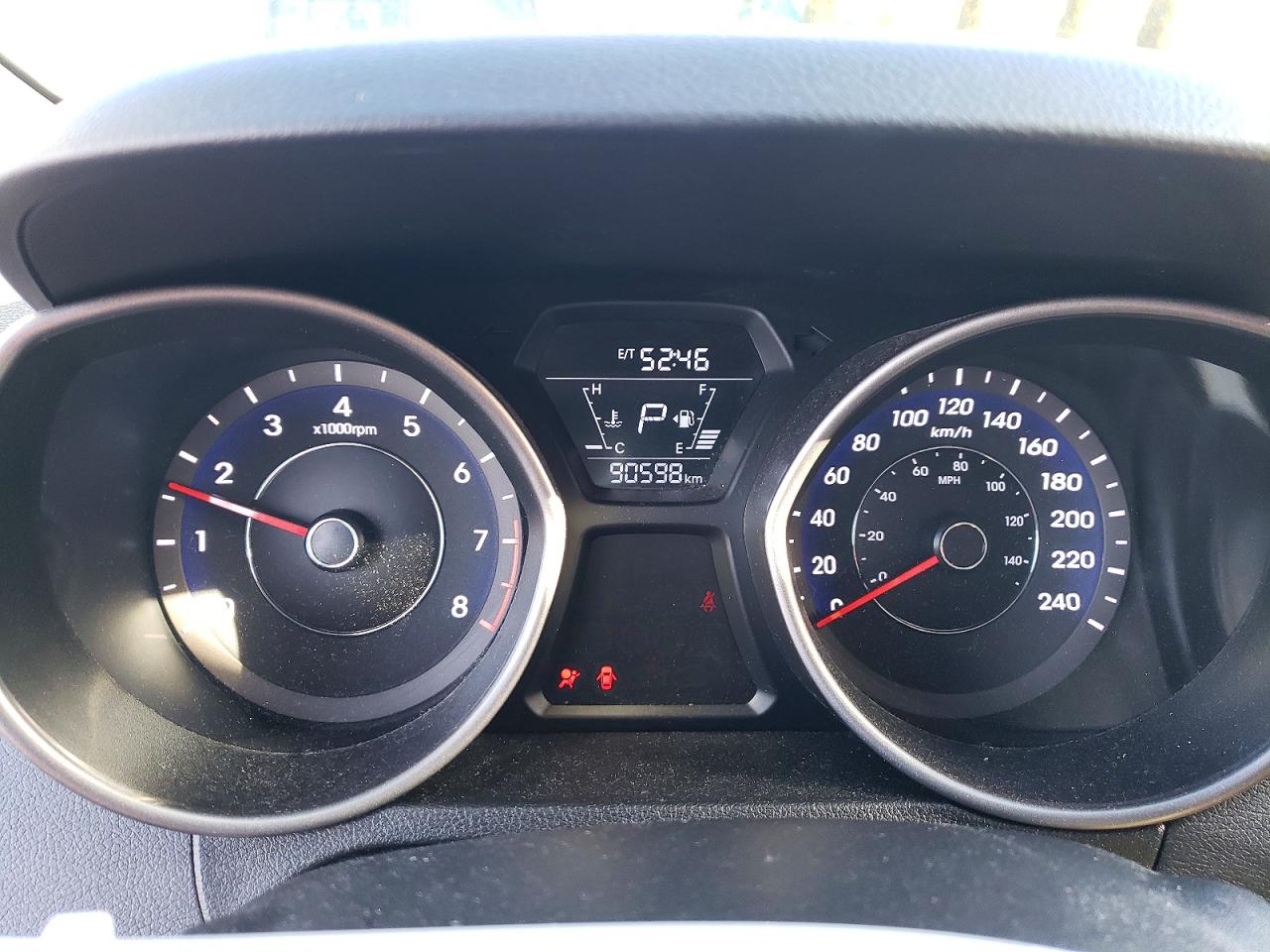 2016 HYUNDAI ELANTRA SE photo 9