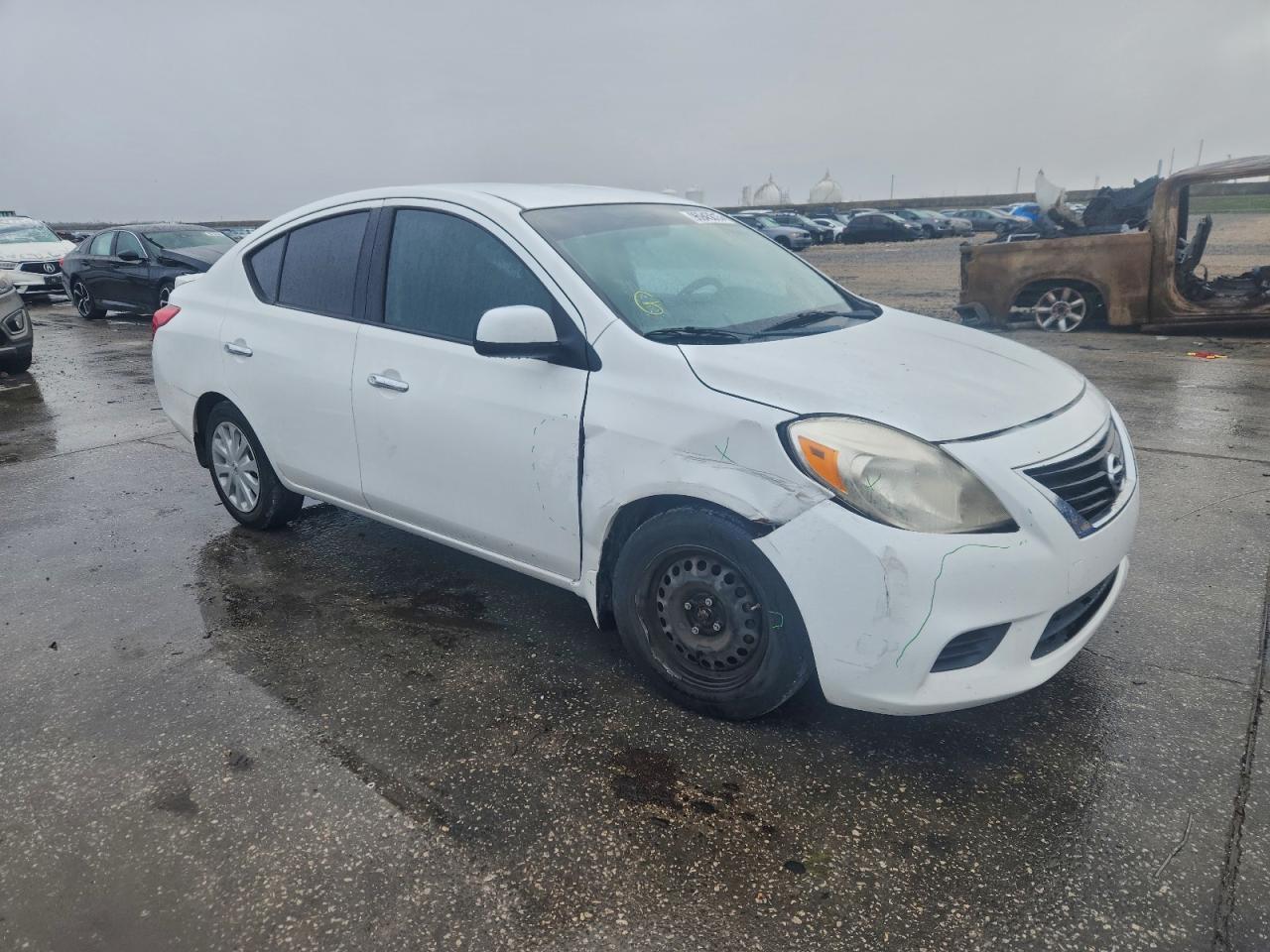 2014 NISSAN VERSA S photo 4