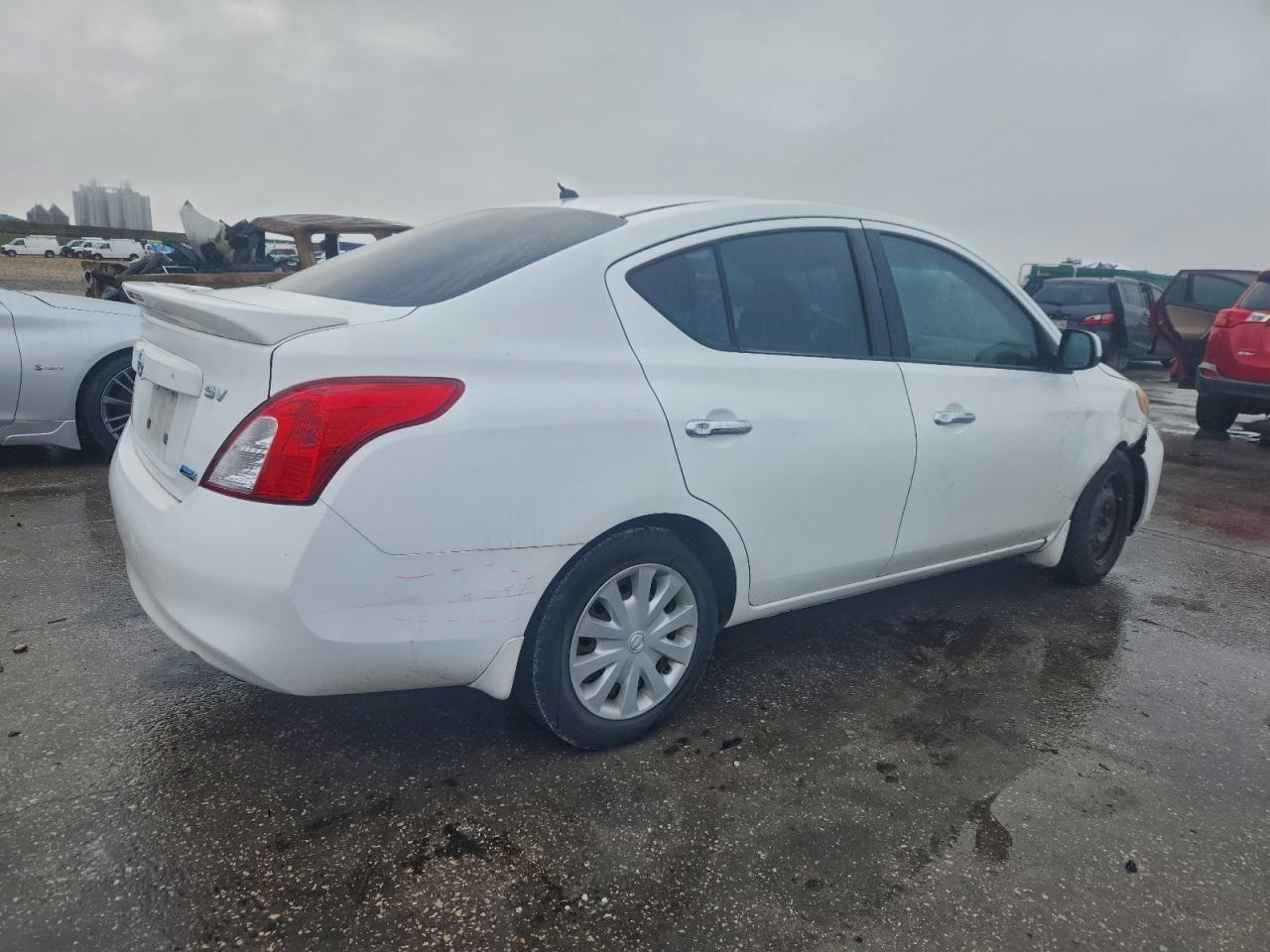 2014 NISSAN VERSA S photo 3