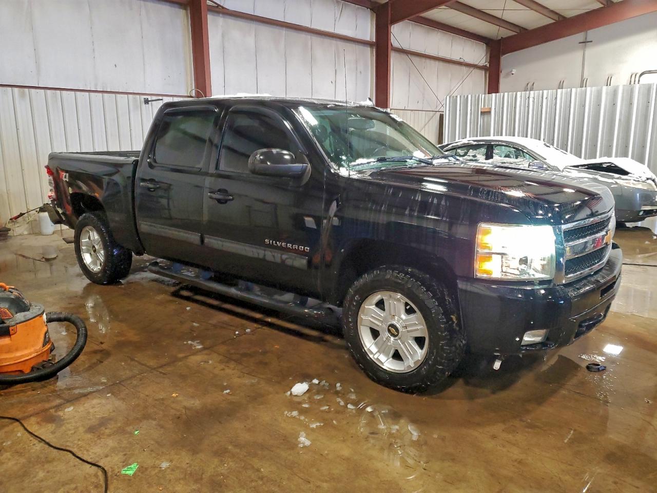 2010 CHEVROLET SILVERADO K1500 LT photo 4