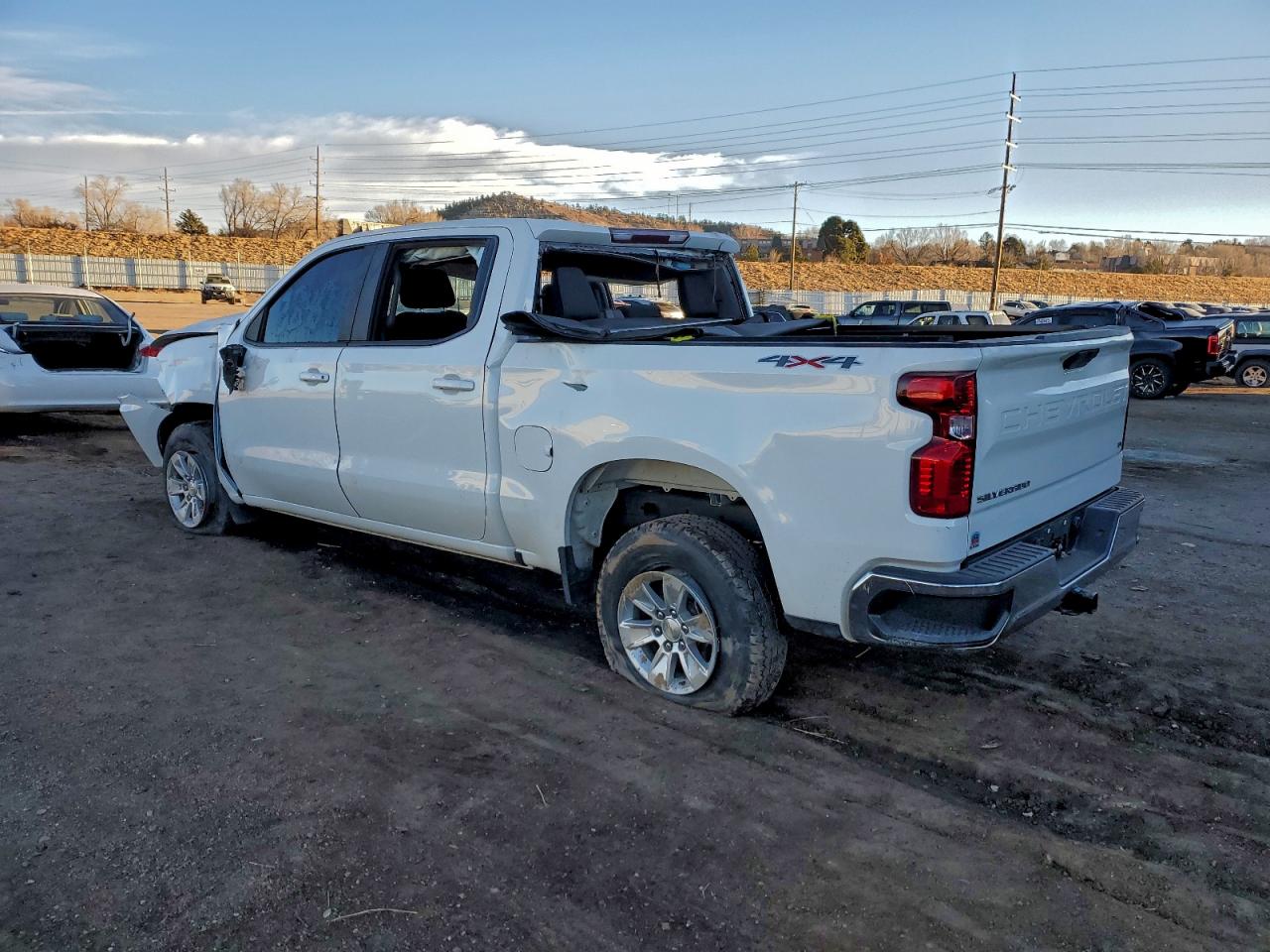 2021 CHEVROLET SILVERADO K1500 LT photo 2