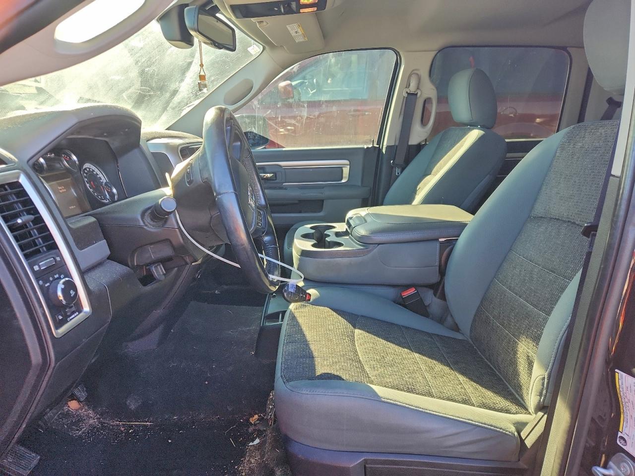 2017 RAM 1500 SLT photo 13