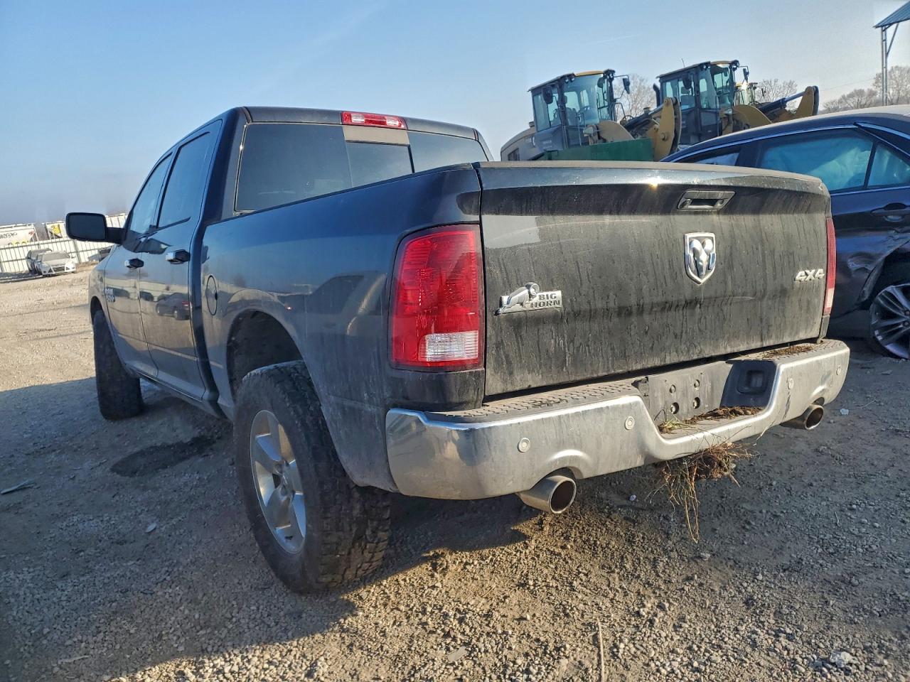 2017 RAM 1500 SLT photo 3