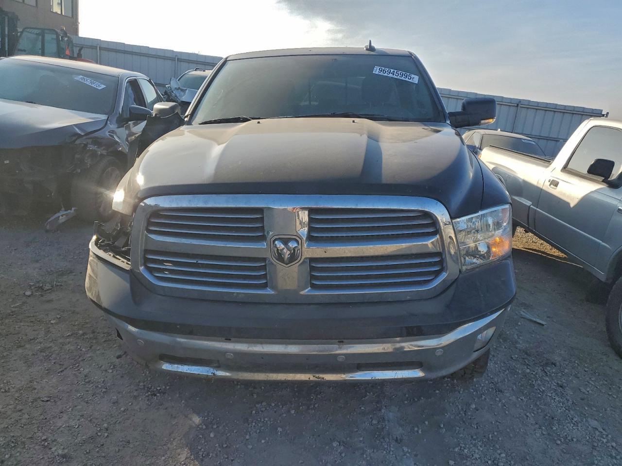2017 RAM 1500 SLT photo 9