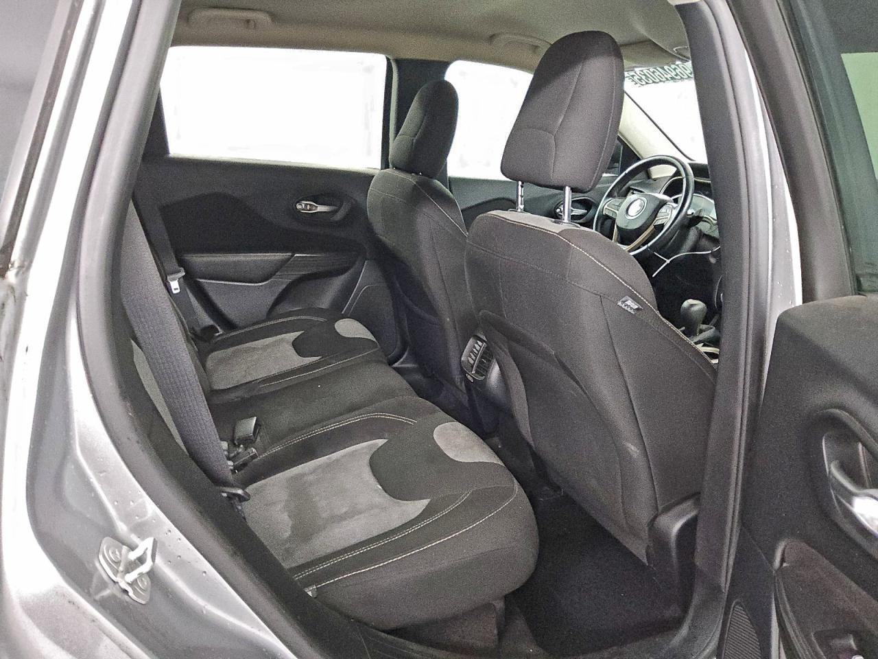 2016 JEEP CHEROKEE SPORT photo 11