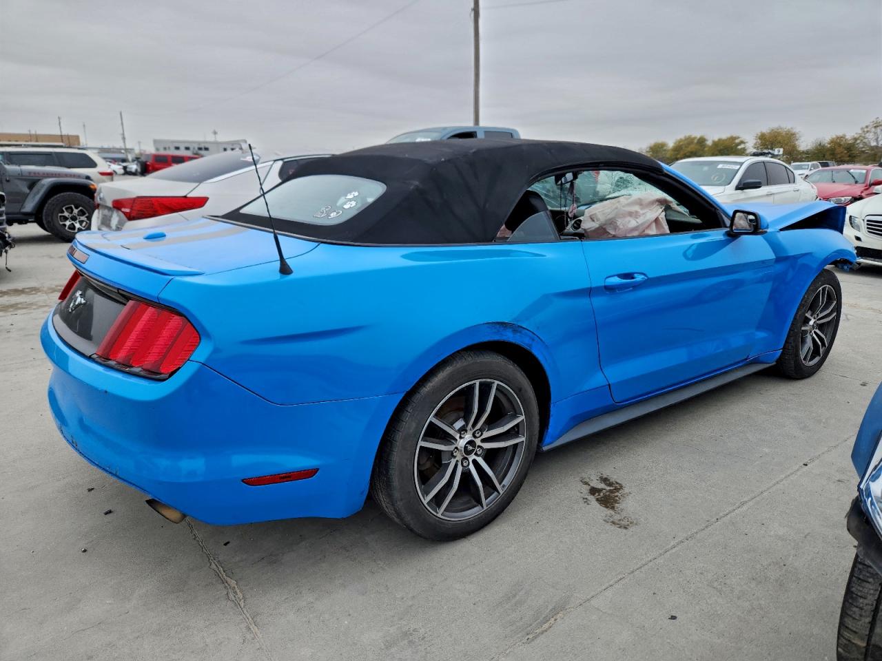 2017 FORD MUSTANG photo 7