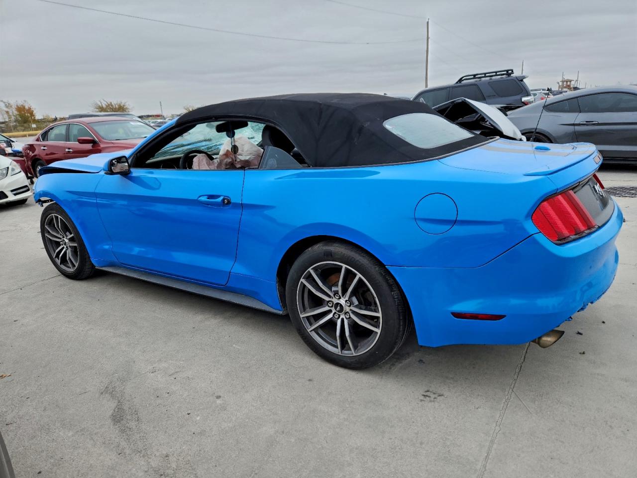 2017 FORD MUSTANG photo 4