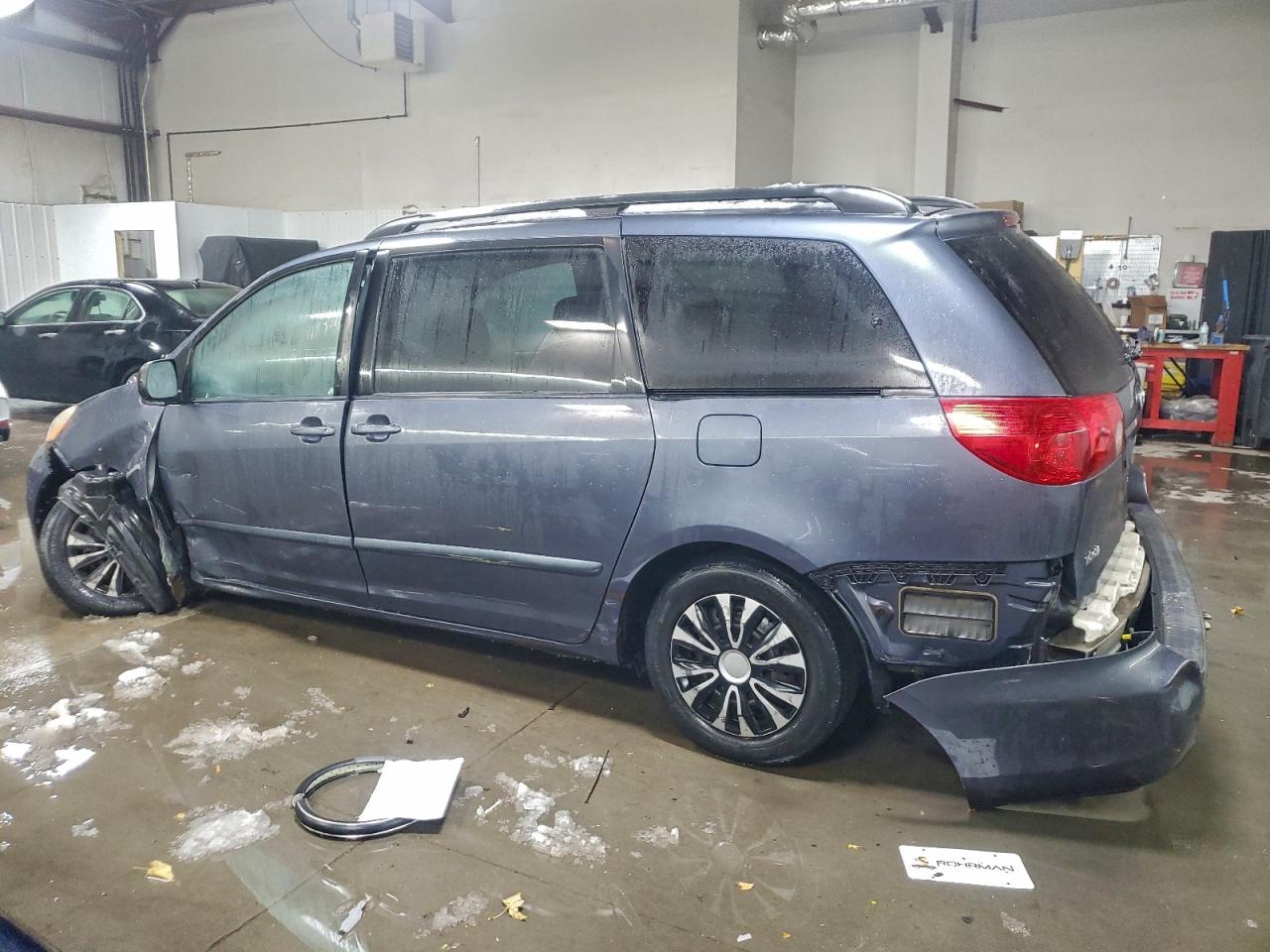 2007 TOYOTA SIENNA CE photo 3