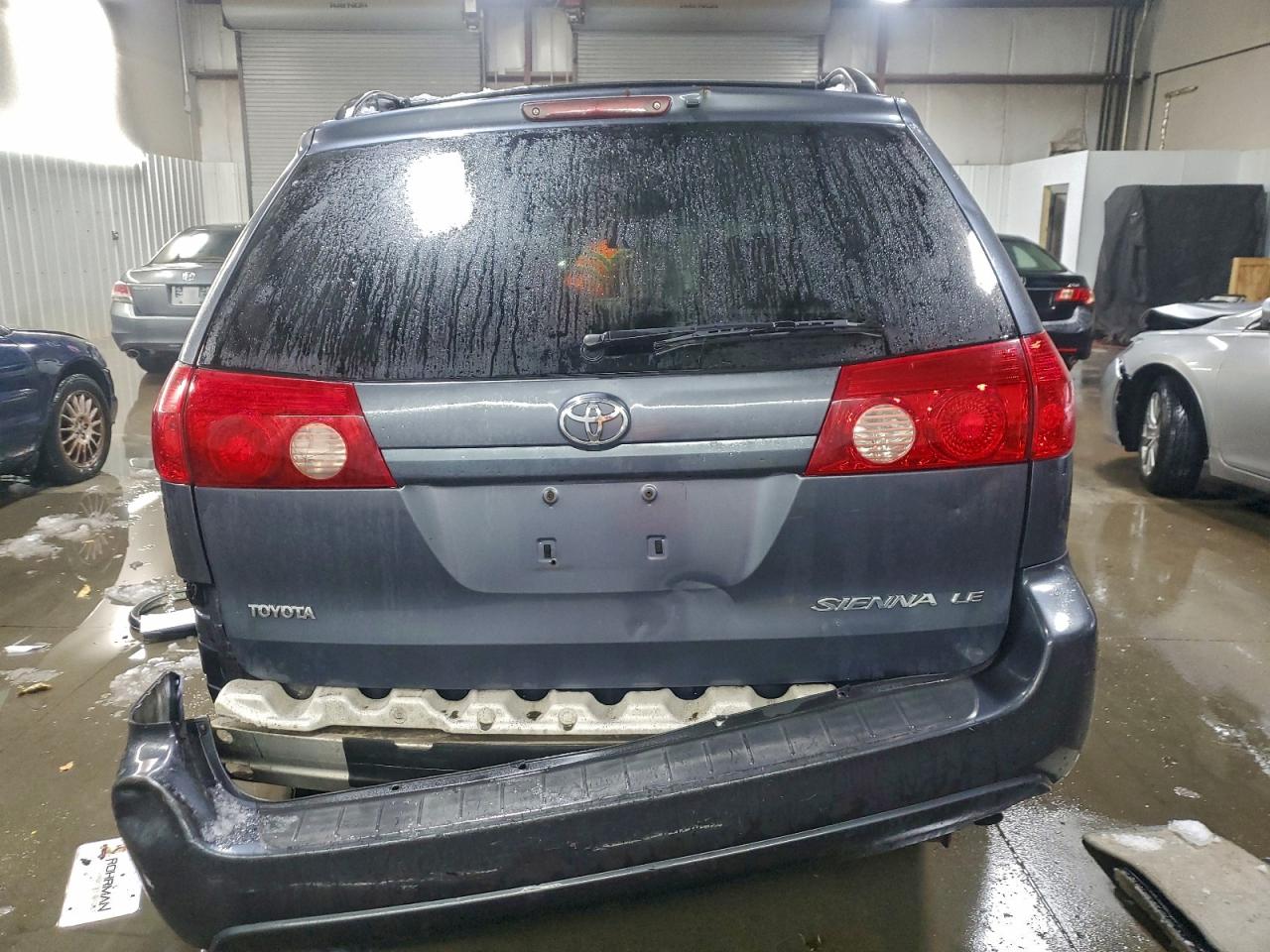 2007 TOYOTA SIENNA CE photo 11