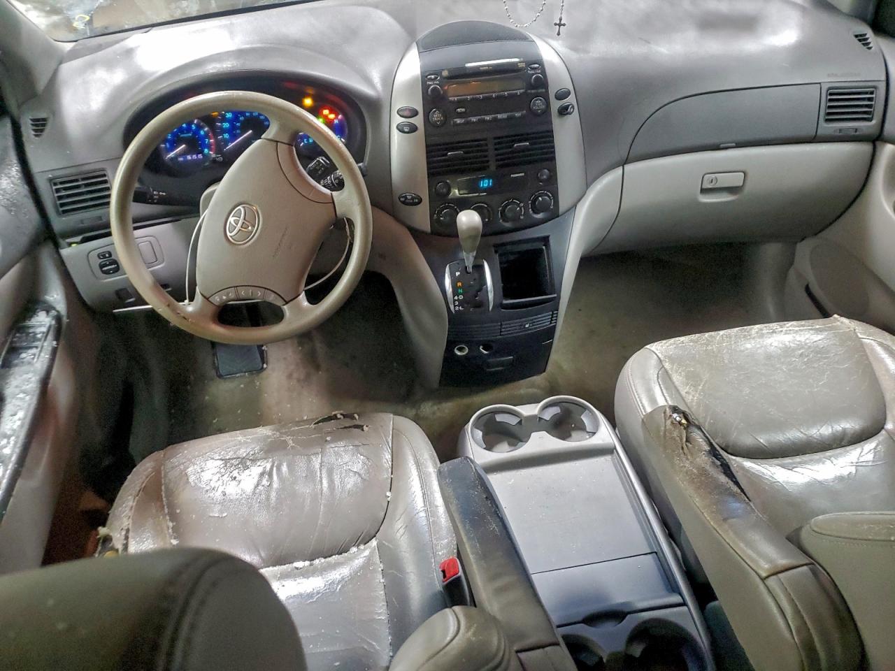 2007 TOYOTA SIENNA CE photo 15