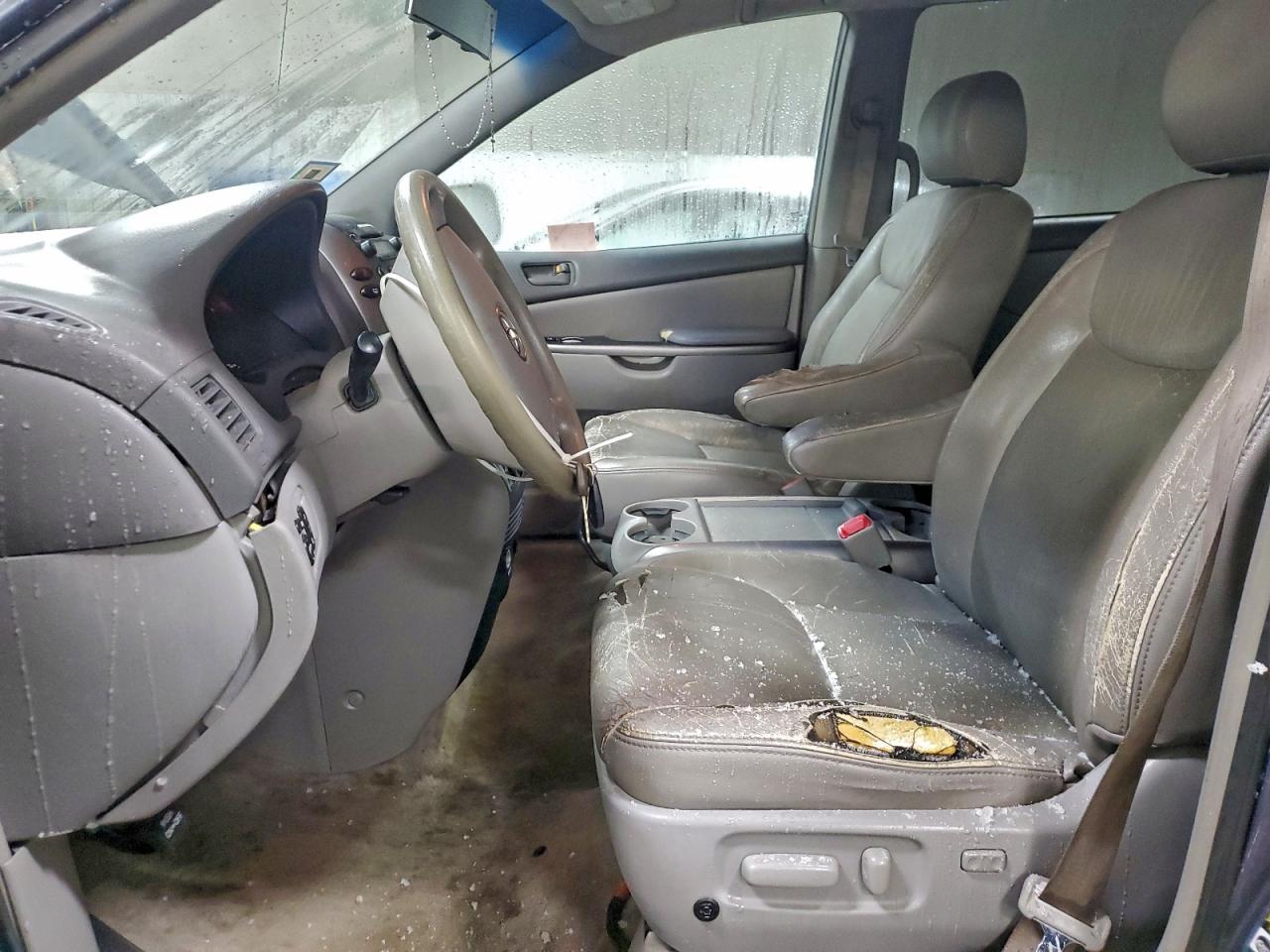 2007 TOYOTA SIENNA CE photo 13