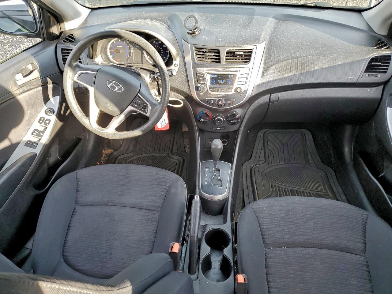 2017 HYUNDAI ACCENT SE photo 8