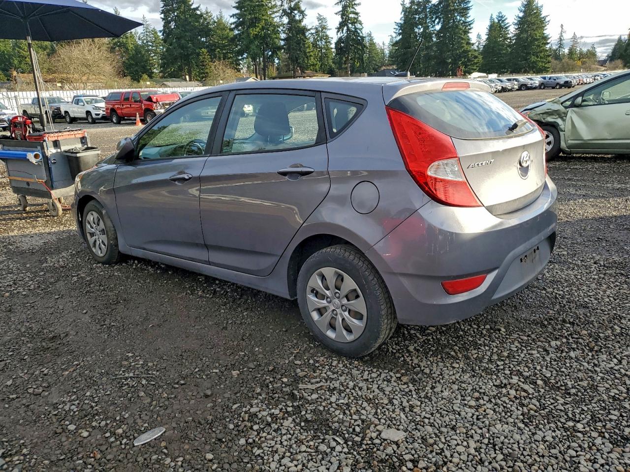 2017 HYUNDAI ACCENT SE photo 2