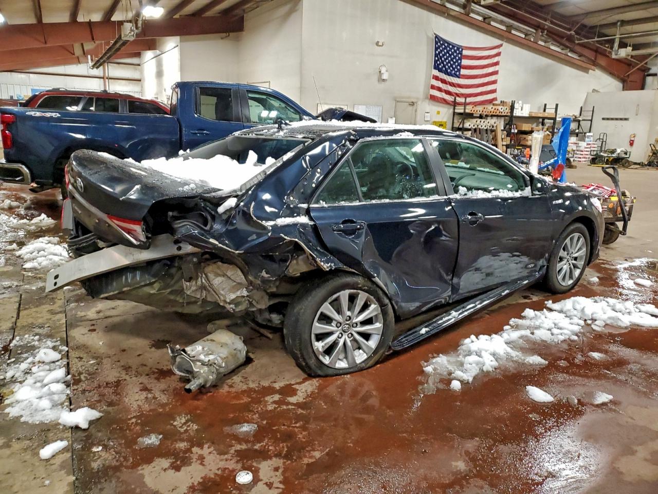 2017 TOYOTA CAMRY HYBRID photo 3