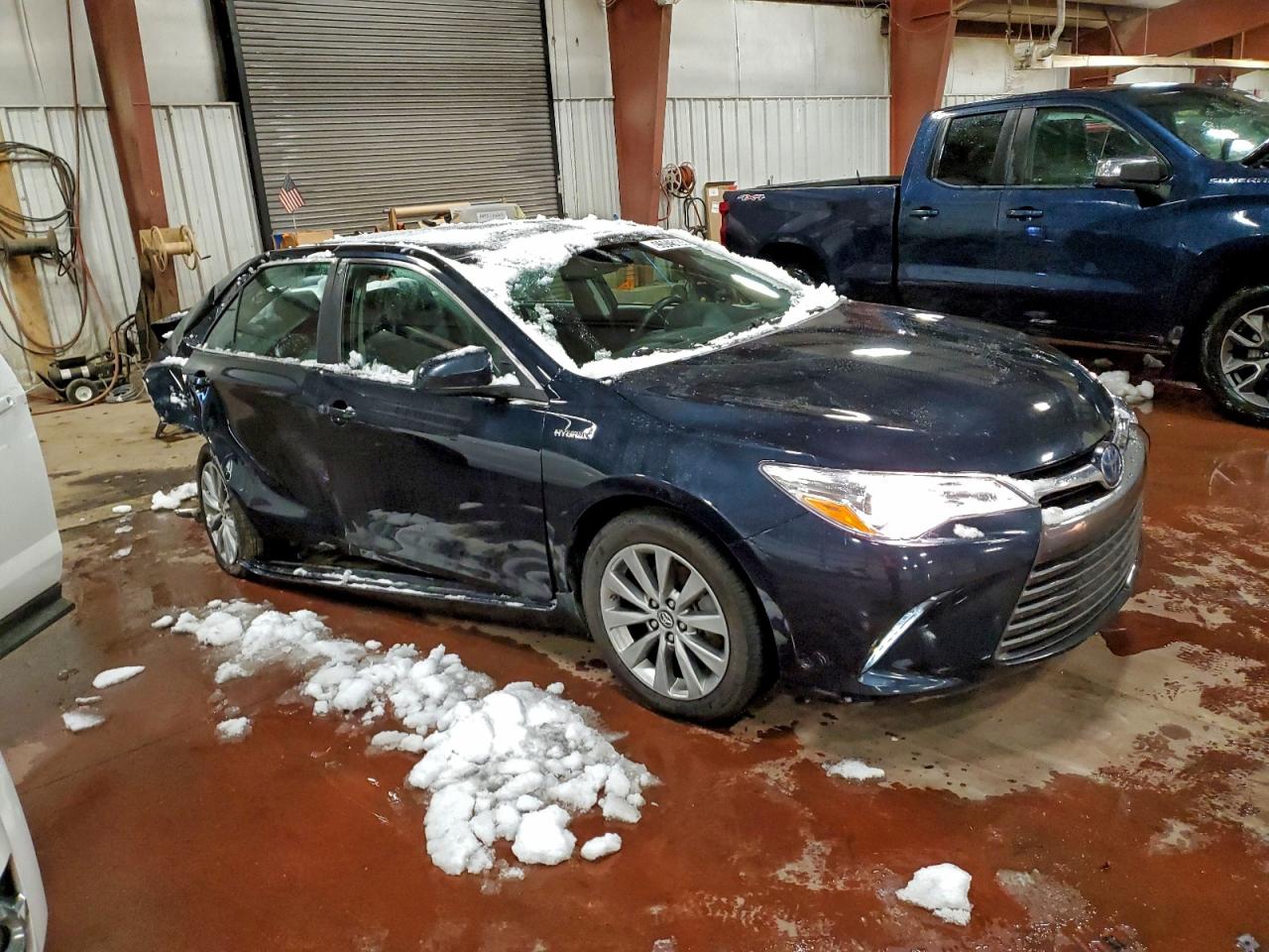2017 TOYOTA CAMRY HYBRID photo 4