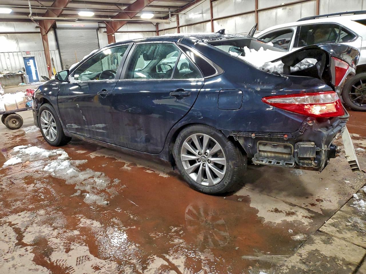 2017 TOYOTA CAMRY HYBRID photo 2