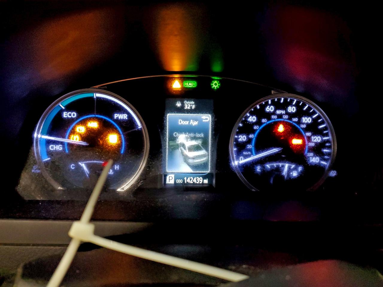 2017 TOYOTA CAMRY HYBRID photo 9