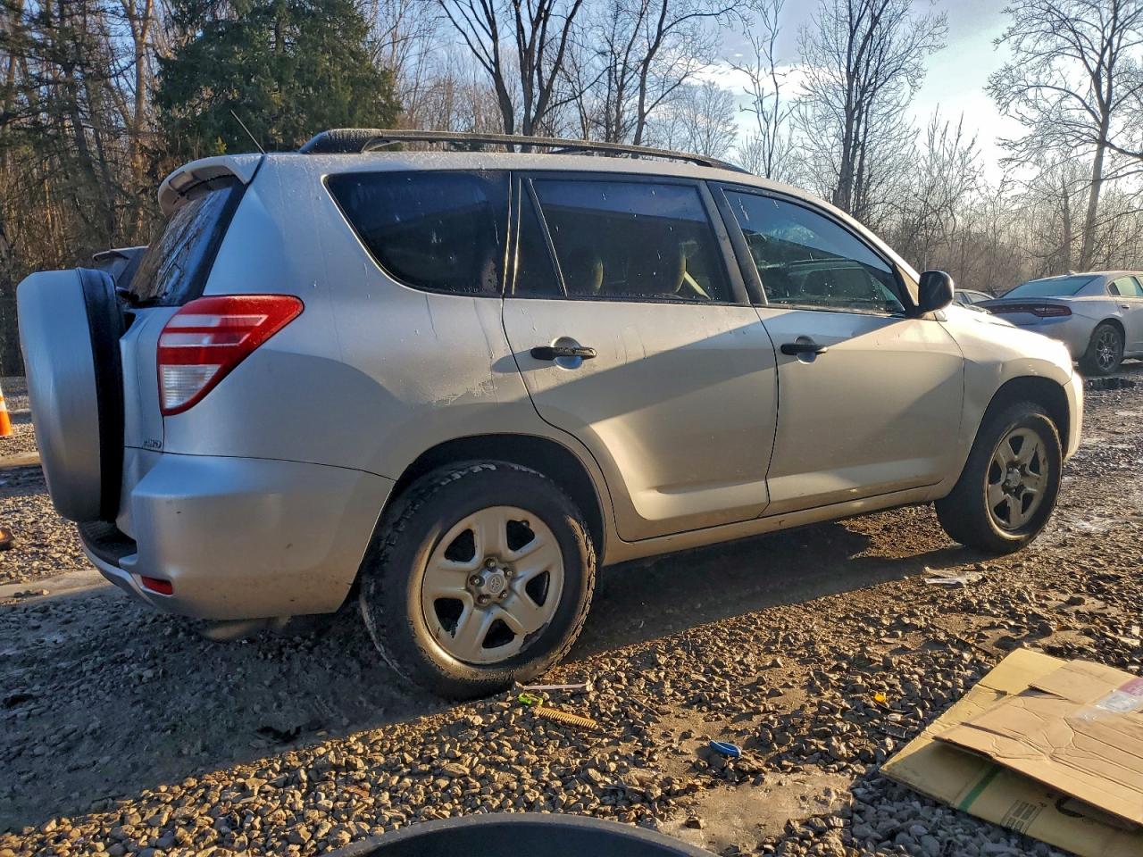 2011 TOYOTA RAV4 photo 3