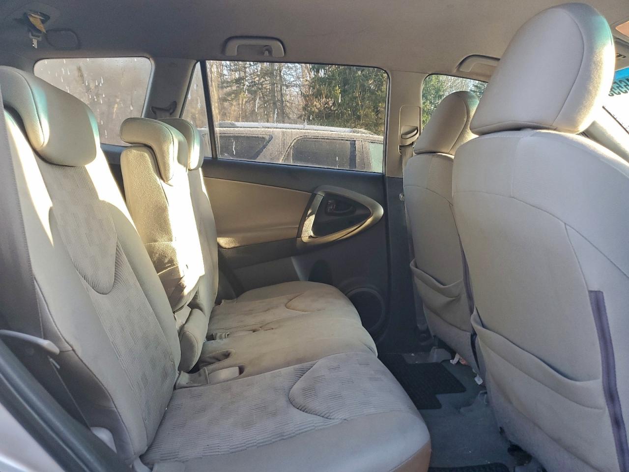 2011 TOYOTA RAV4 photo 11