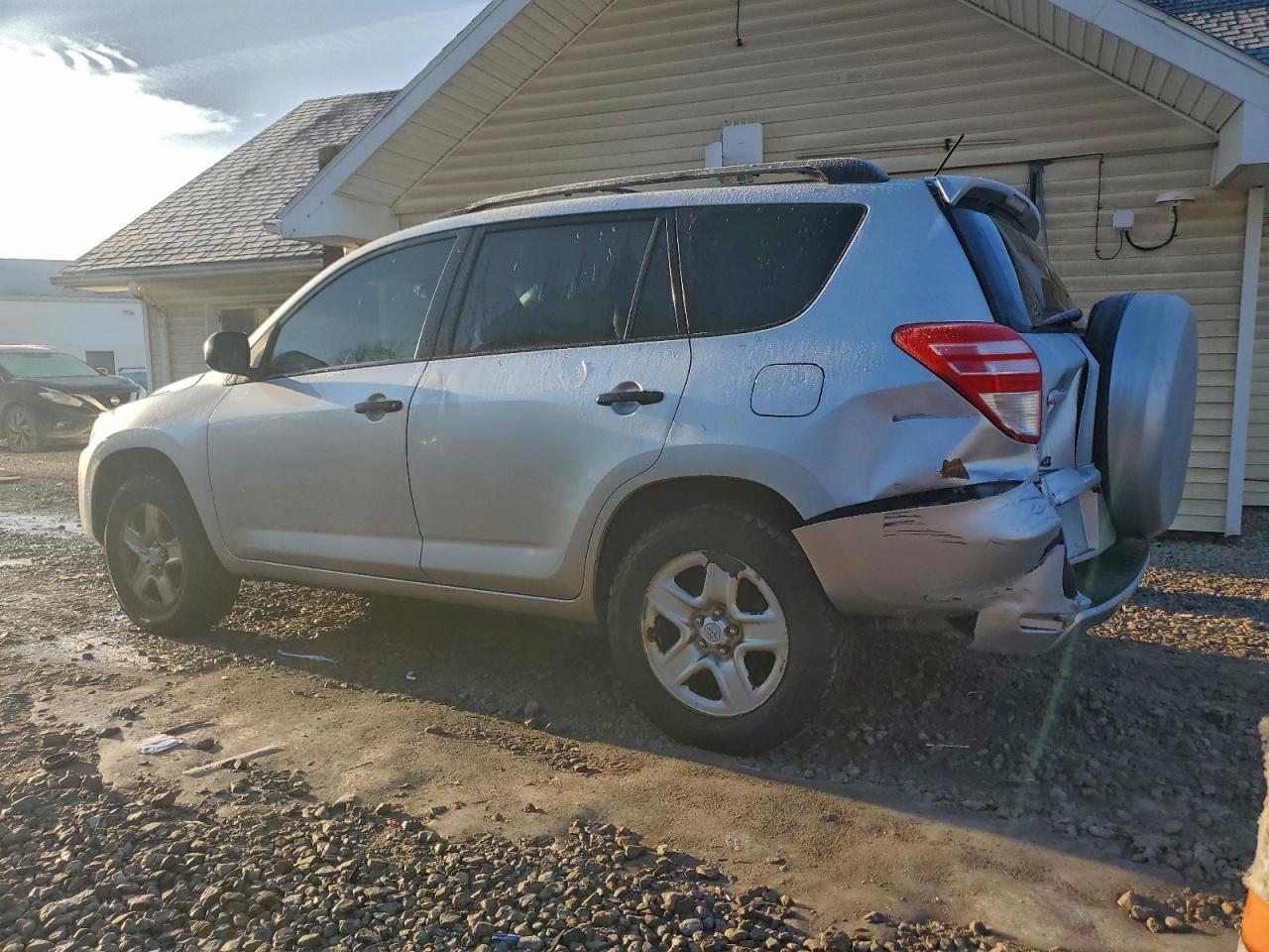2011 TOYOTA RAV4 photo 2