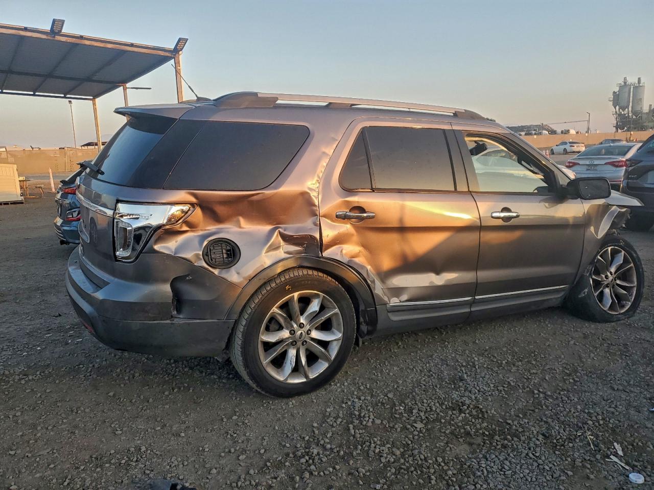 2014 FORD EXPLORER XLT photo 3