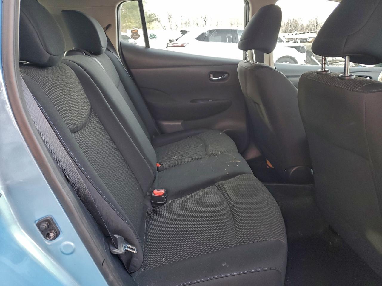 2015 NISSAN LEAF S photo 10