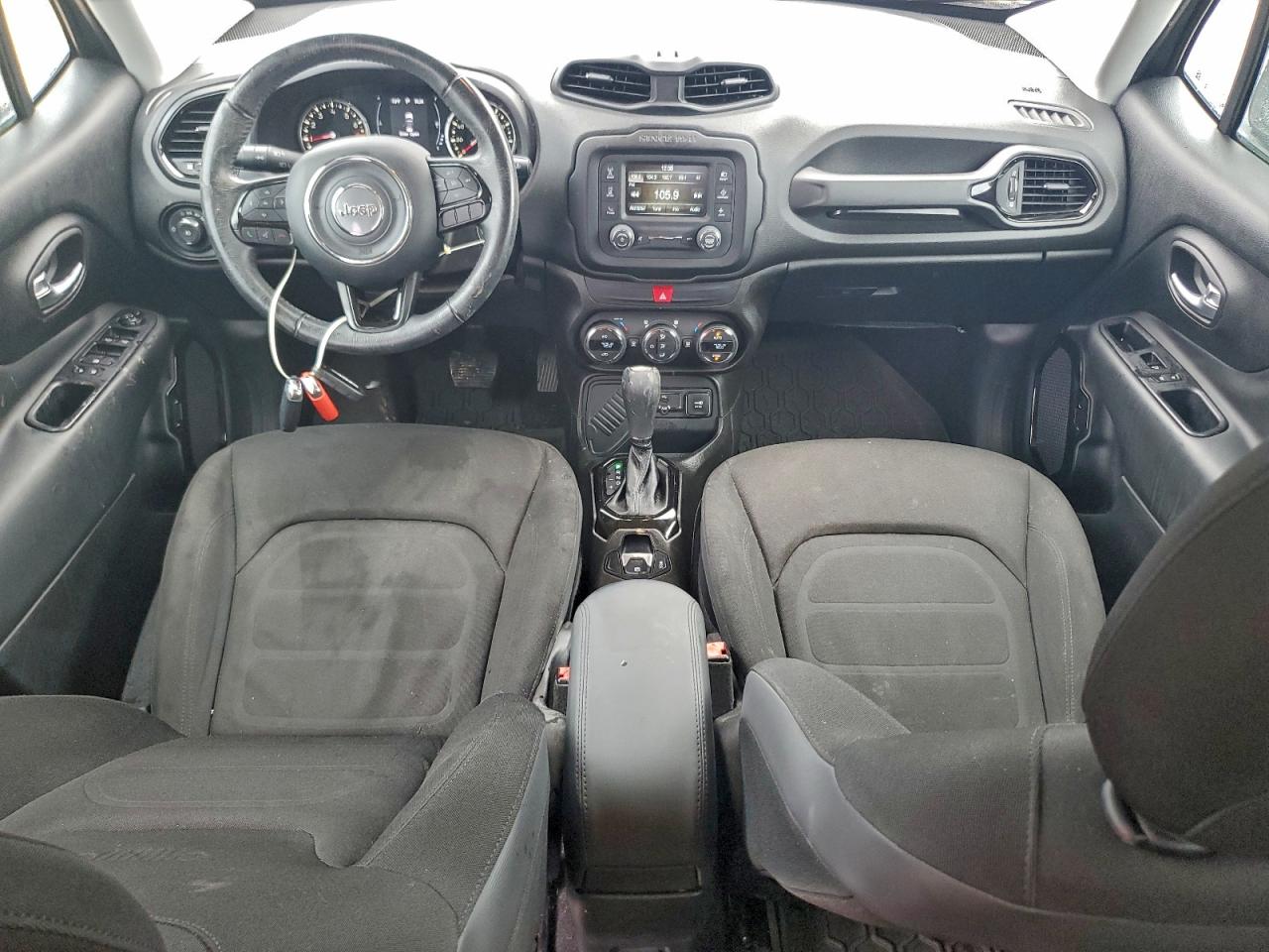 2017 JEEP RENEGADE LATITUDE photo 8