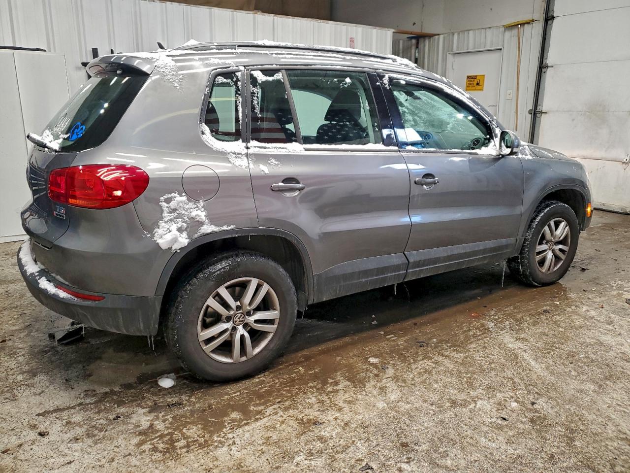 2016 VOLKSWAGEN TIGUAN S photo 3