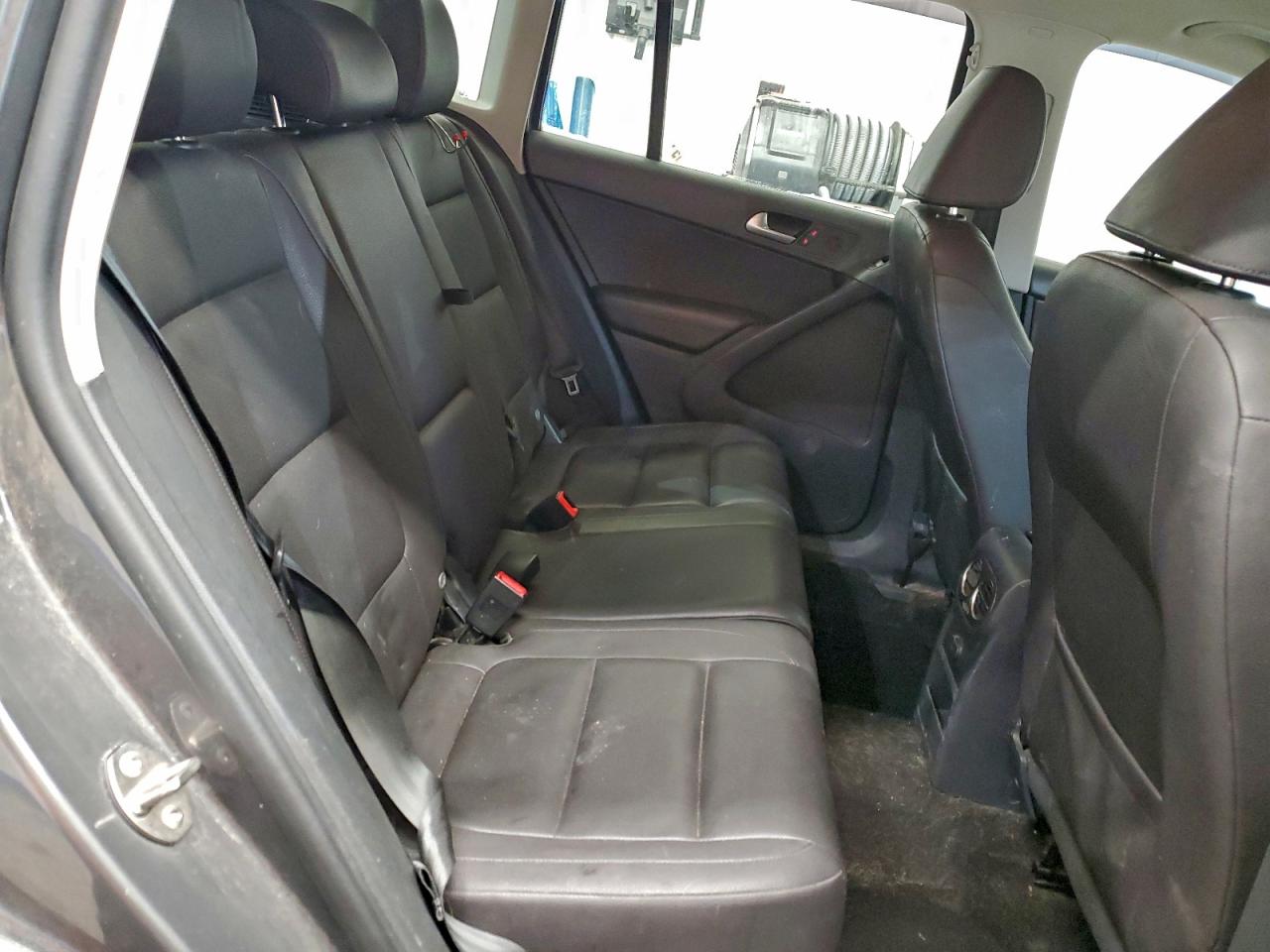 2016 VOLKSWAGEN TIGUAN S photo 11