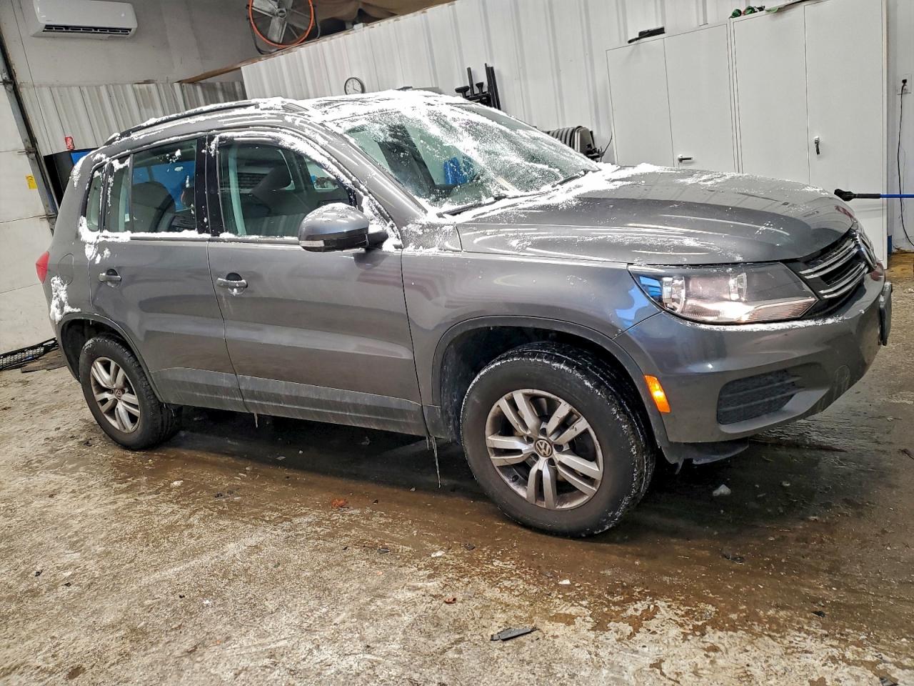 2016 VOLKSWAGEN TIGUAN S photo 4