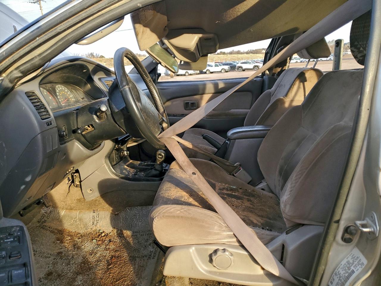 2001 TOYOTA 4RUNNER SR5 photo 25