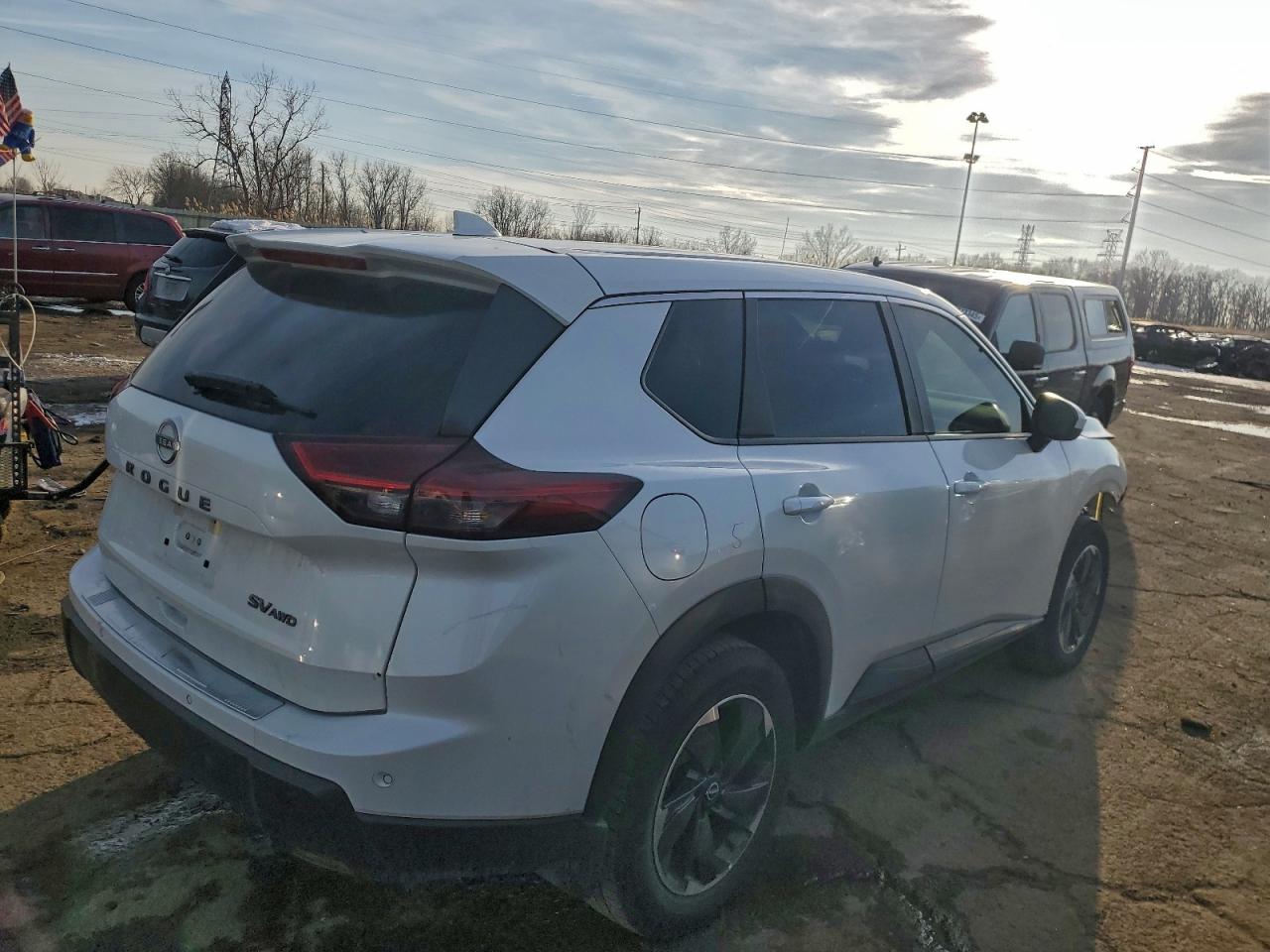 2024 NISSAN ROGUE SV photo 3