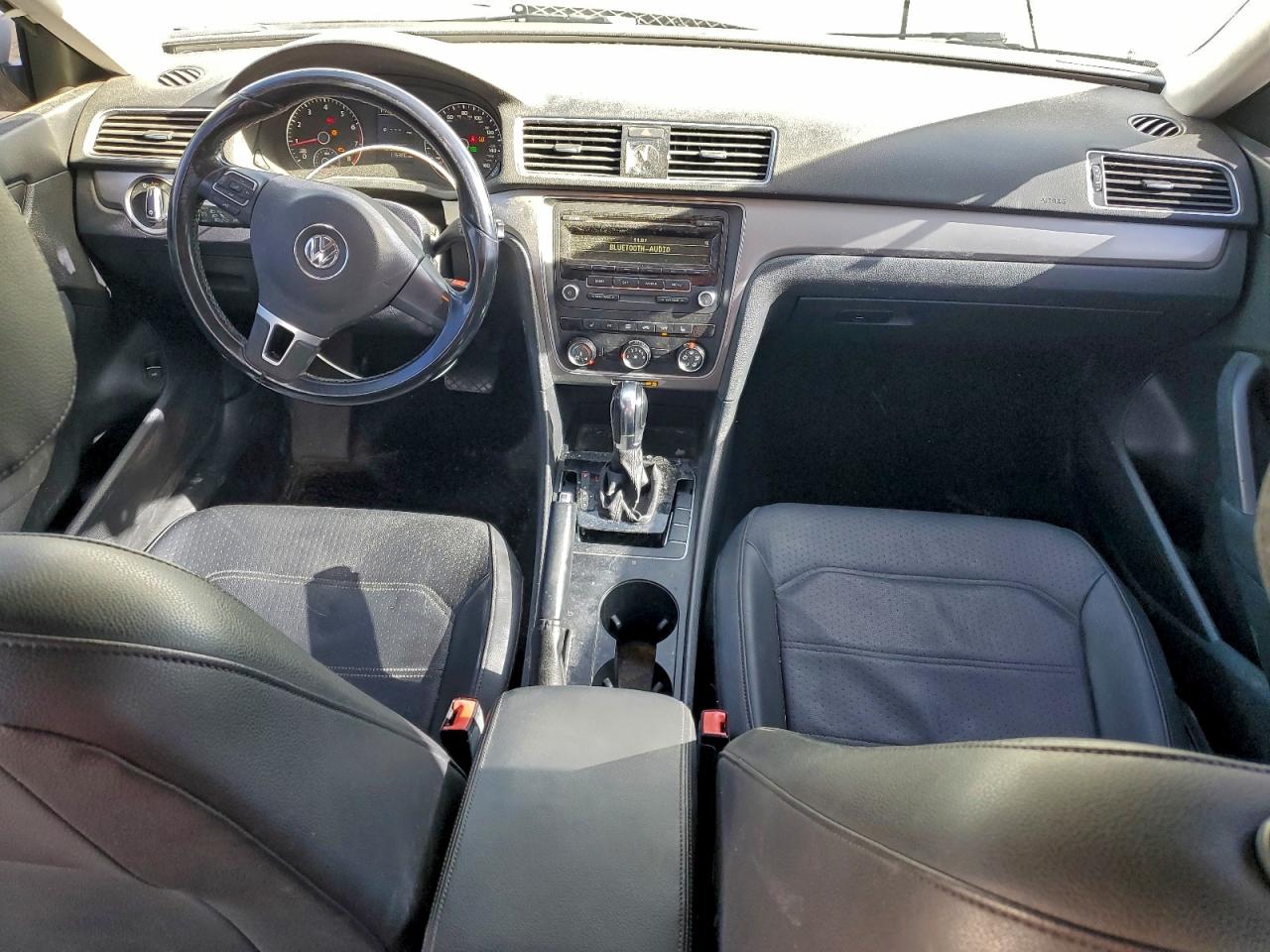 2014 VOLKSWAGEN PASSAT S photo 8