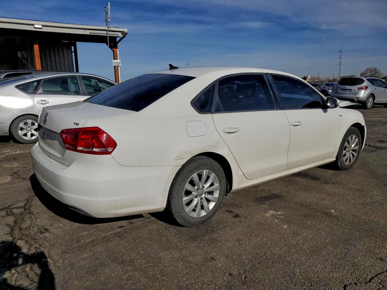 2014 VOLKSWAGEN PASSAT S photo 3