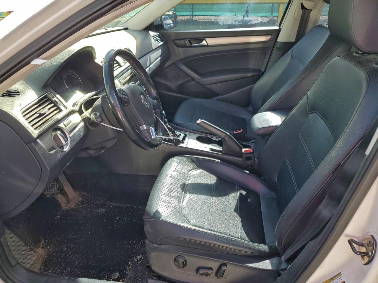 2014 VOLKSWAGEN PASSAT S photo 7
