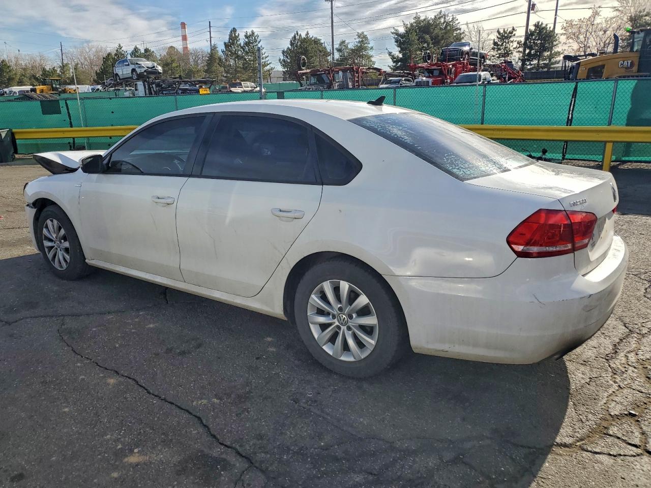 2014 VOLKSWAGEN PASSAT S photo 2